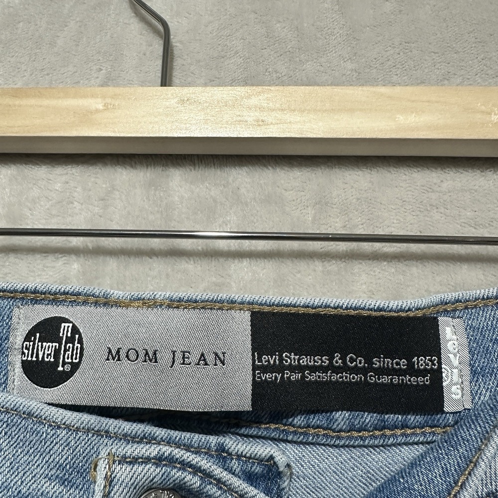 Levi's Silver Tab Mom Jeans Women's High Waist Tapered 90's Distressed Pockets - Picture 3 of 10